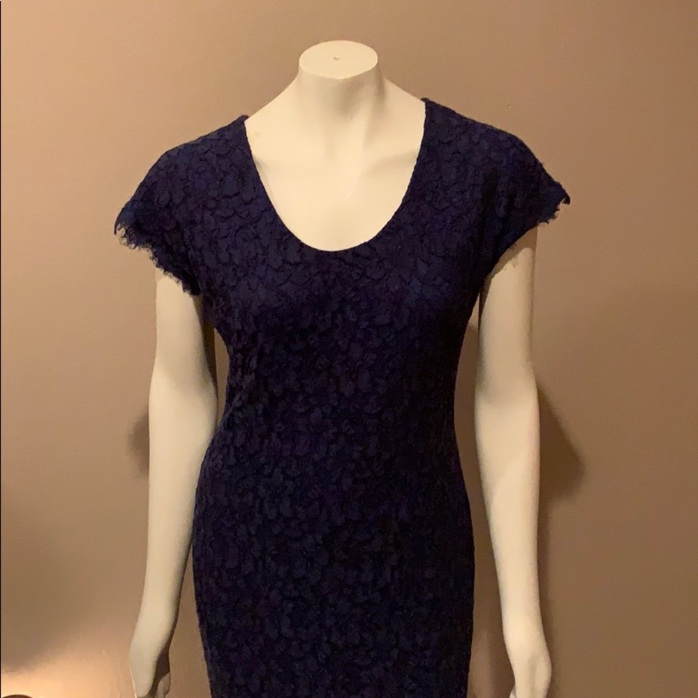 Navy blue lace DVF zipper back Wanda dress size 6 - Picture 4 of 4
